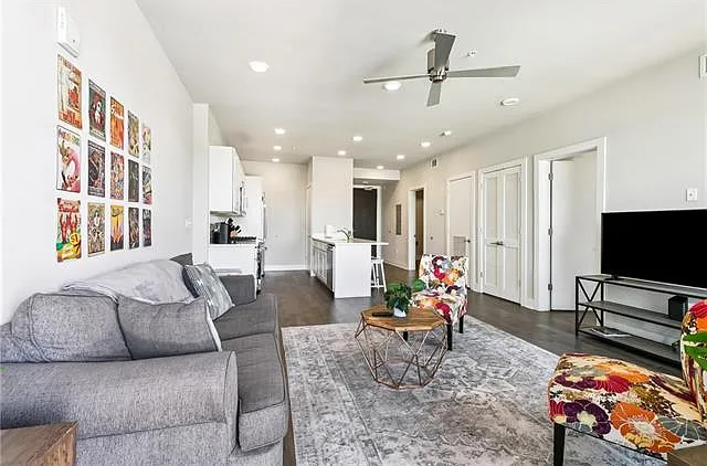 2 bed, 2.0 bath, 1000 sqft, $2,500 — Photo 3