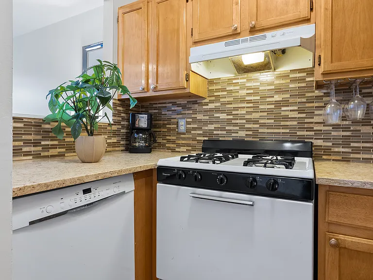 190 W 134th St #3 — Photo 11