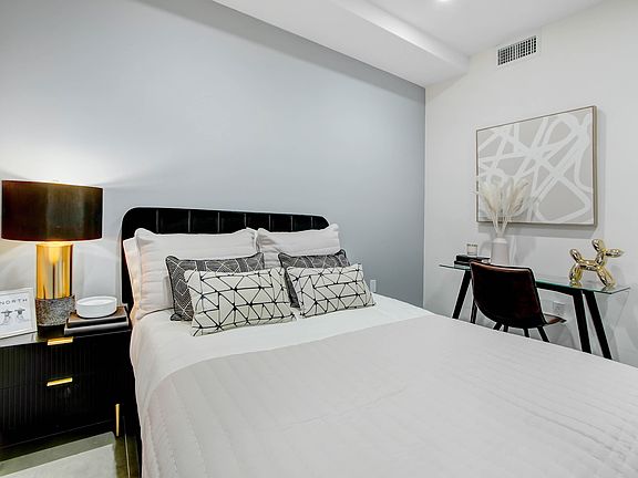 5th image of 8940 Reseda Blvd #211