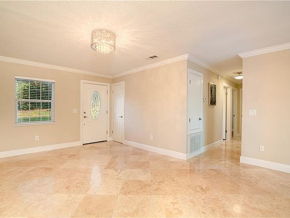 3rd image of 1407 Rossman Dr