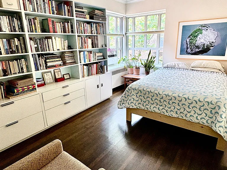 155 W 20th St #6K — Photo 7