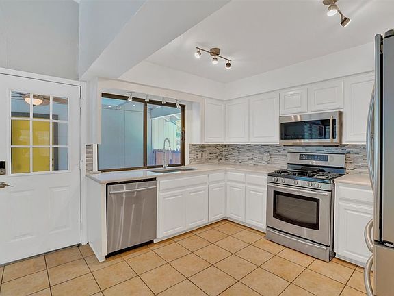 4th image of 4402 Balcones Woods Dr
