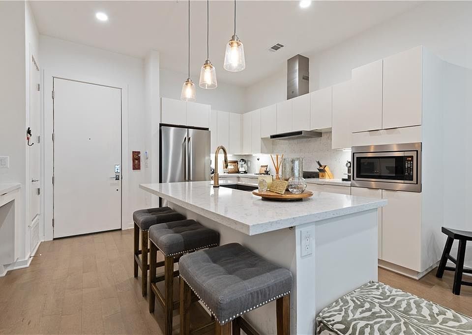 1st image of 207 W Johanna St #107