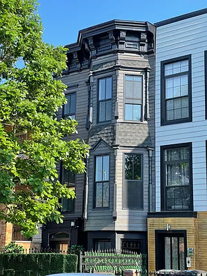 Rented by Bank Neary | media 12