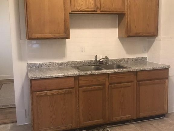 5th image of 2711 Sacramento St