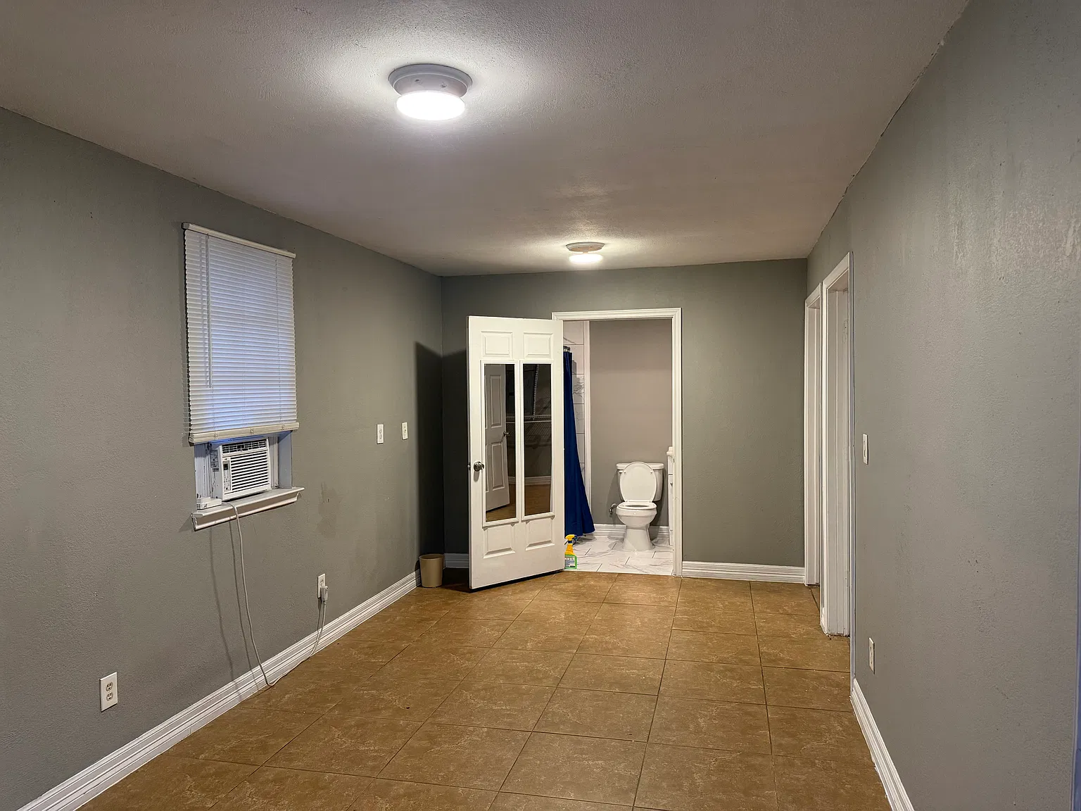 Studio, $800 — Photo 2
