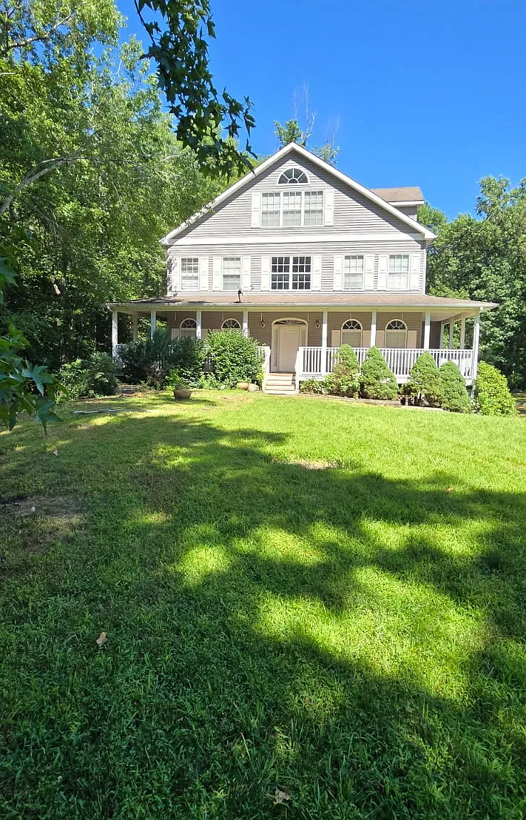 6 bed, 3.5 bath, 3200 sqft, $4,800 — Photo 1
