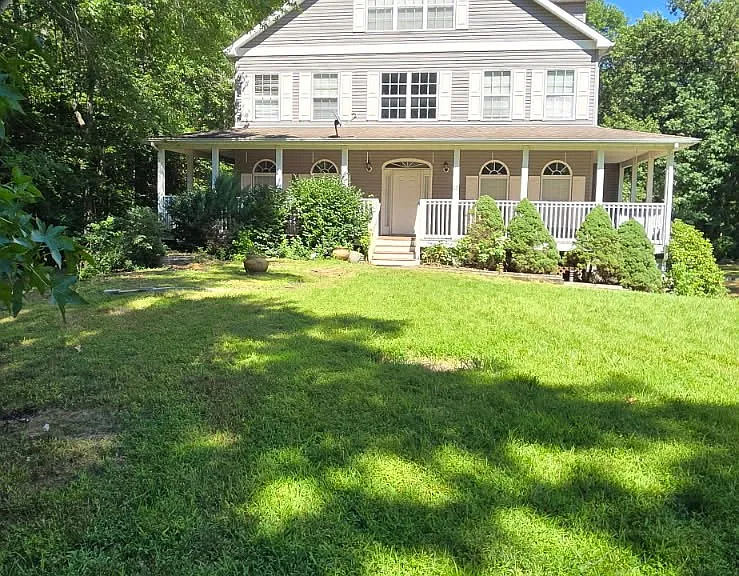 18 Nancy Ct — Photo 1