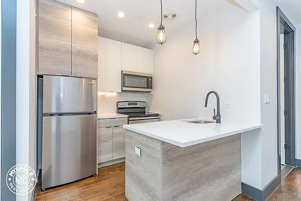 Rented by MySpaceNYC | media 20