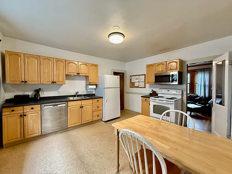 8 Adams Ter #A2 — Photo 1