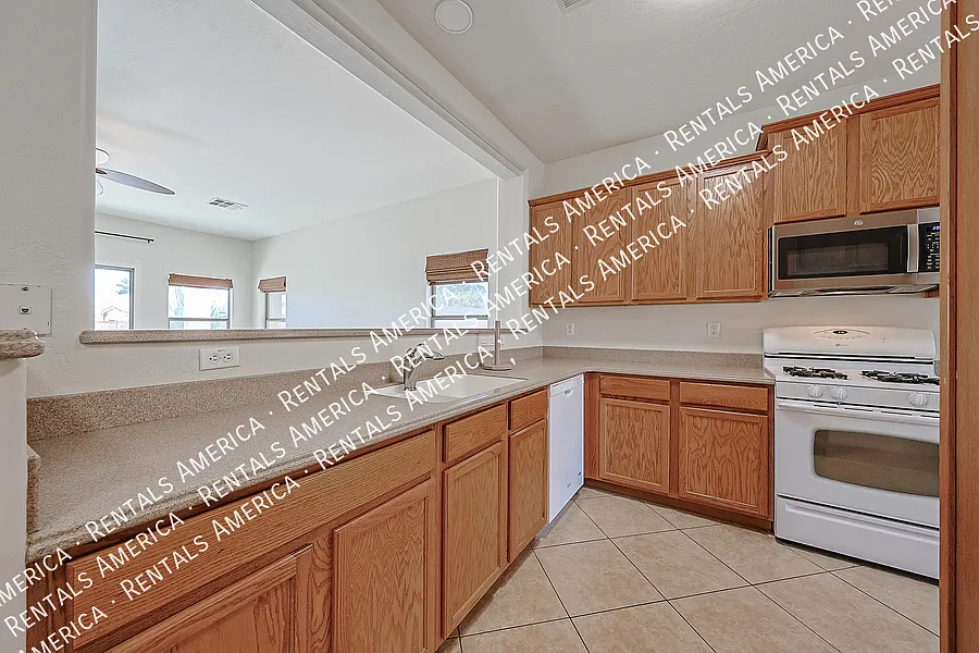 3 bed, 1506 sqft, $2,100 — Photo 4