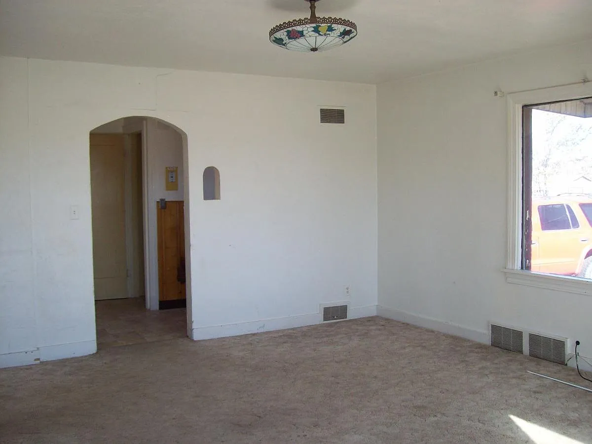4 bed, $1,200 — Photo 4