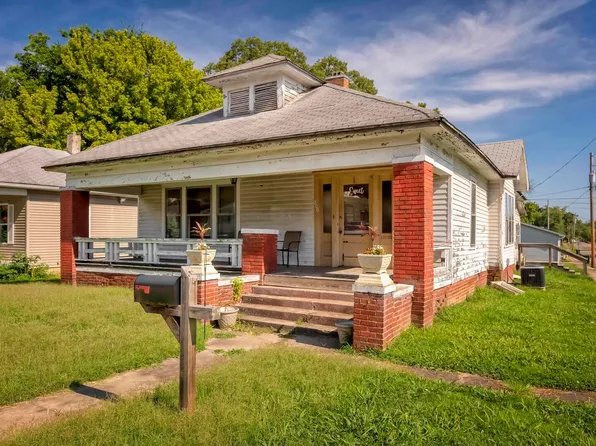 200 W Park St, Harrisburg, IL 62946