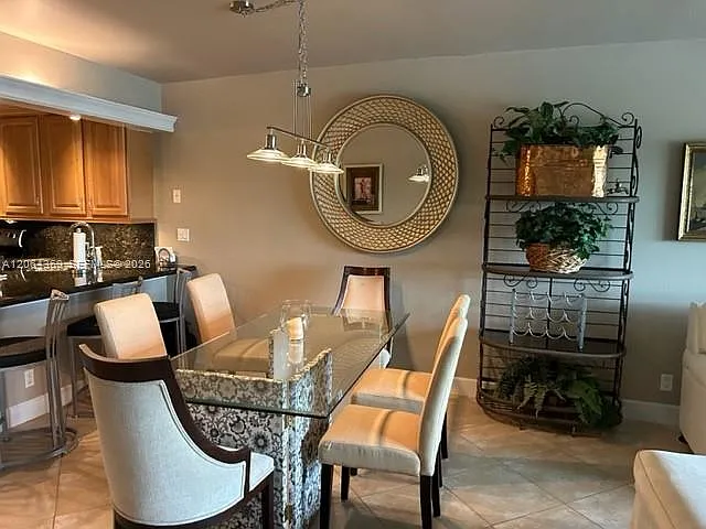2801 N Palm Aire Dr #607 — Photo 2