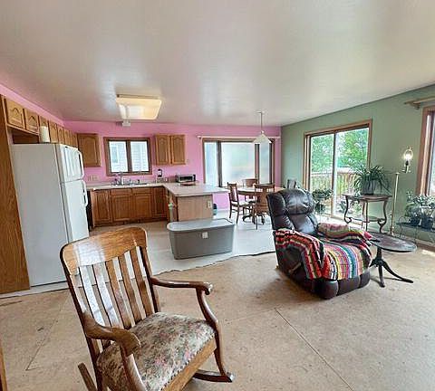 4th image of 157 Liberty Dr NE