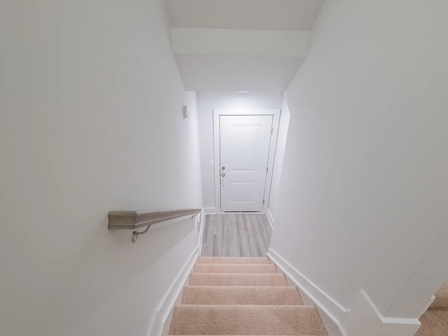 3 bed, 2.5 bath, 2518 sqft, $2,650 — Photo 2