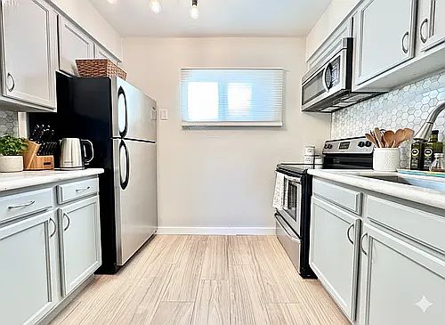 3rd image of 45 E Lexington Ave #13