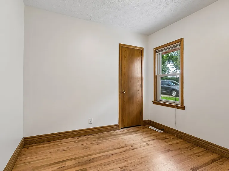 7911 Maywood St — Photo 20