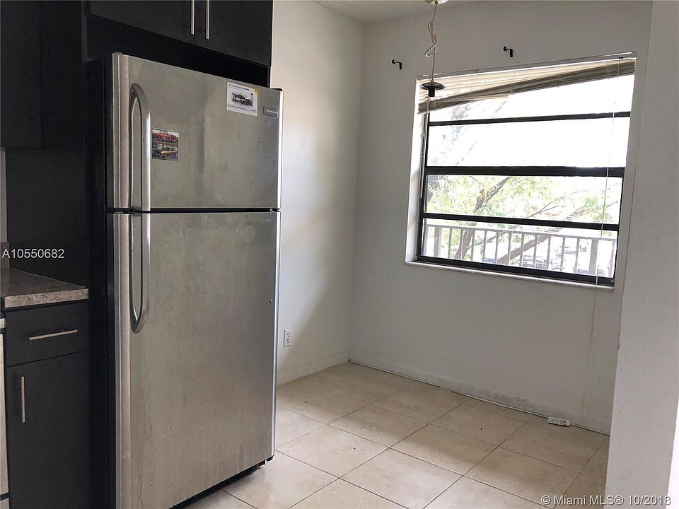 2nd image of 4044 Lakeside Dr