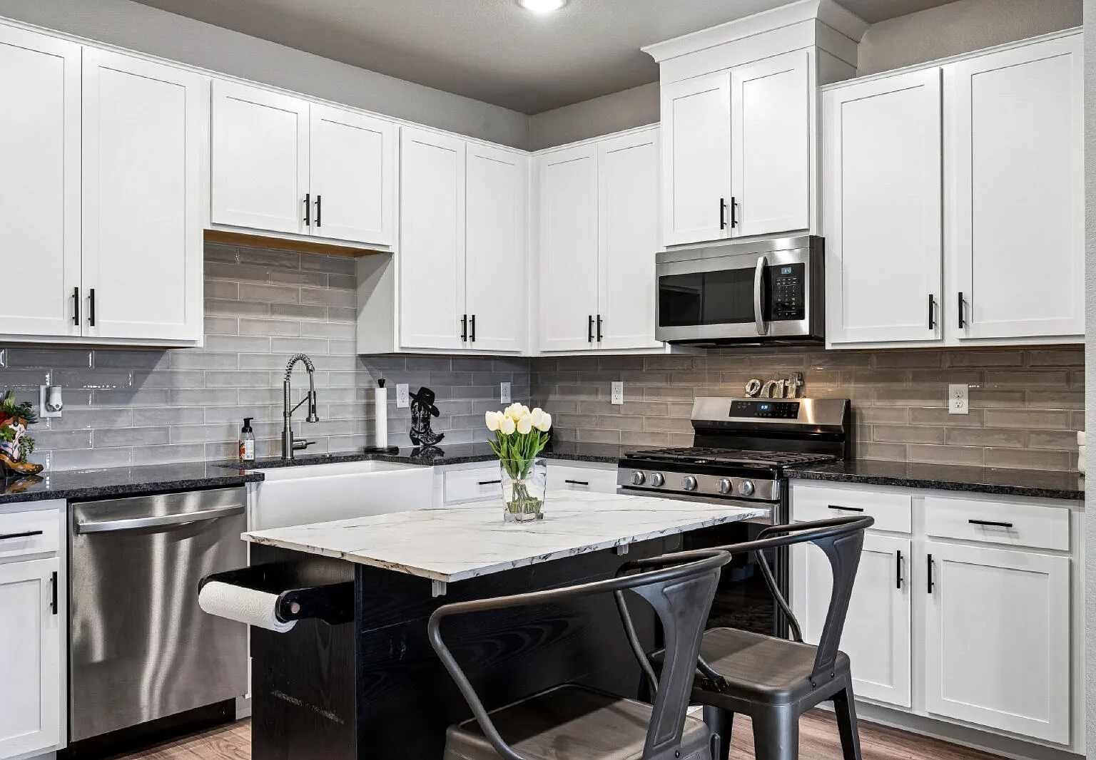 2 bed, 2.0 bath, 870 sqft, $2,000 — Photo 4