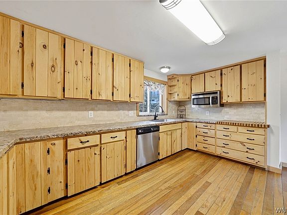 3rd image of 9198 Knapp Rd