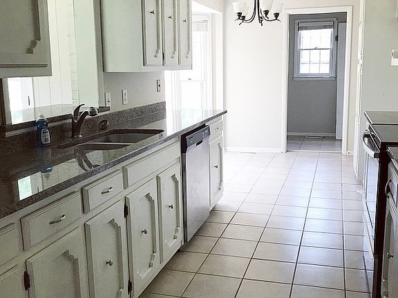 Kitchen with big eat in area