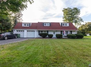 429 Locust Ave, Paramus, NJ 07652