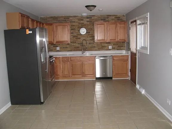 5th image of 8052 W Lyons St