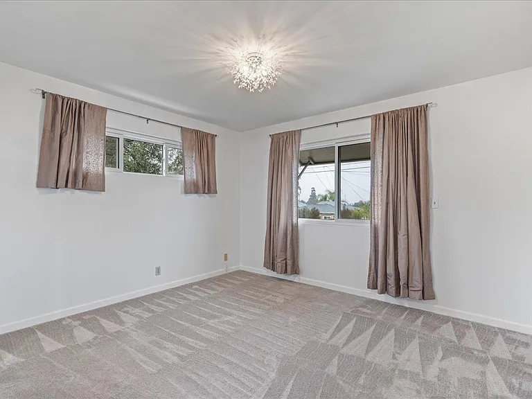 10602 Helendale Ave — Photo 13