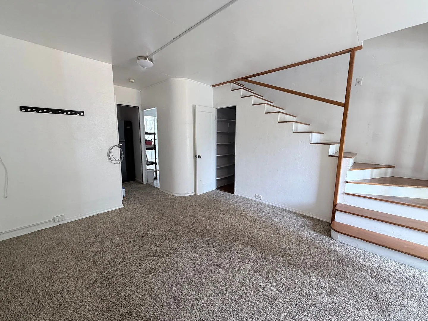Spacious Two-Level 2BR/1BA Near Ritz-Carlton & Waikiki Beach — Photo 1
