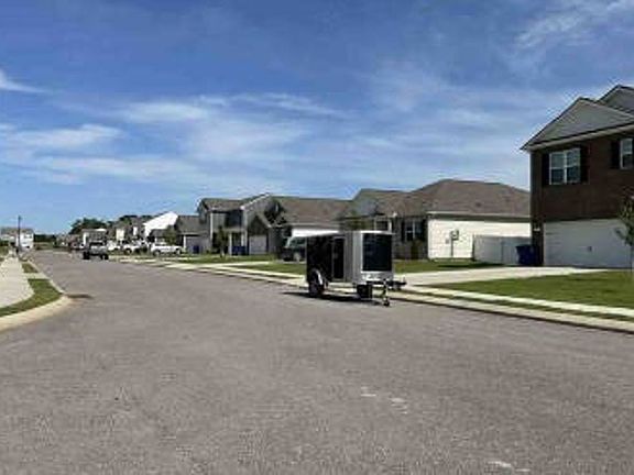 Exterior Neighborhood (street photo)