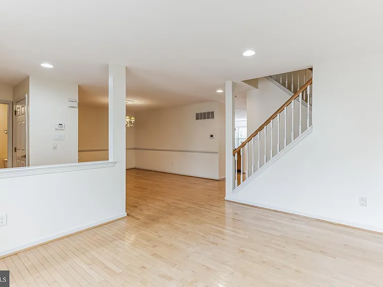 4 Hogan Way — Photo 16