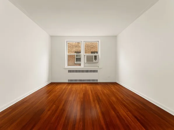 310 West 55th Street image 2 of 8