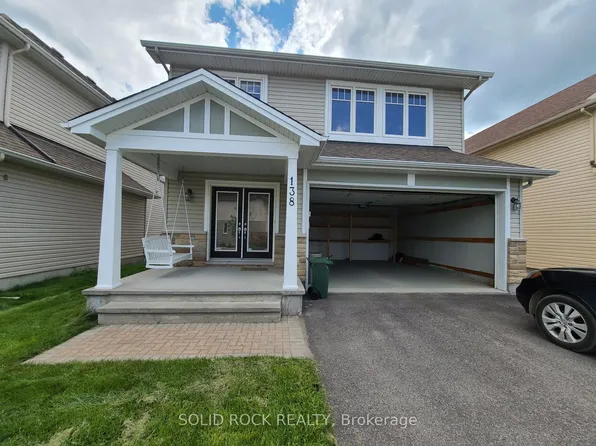 138 Hillman Marsh Way, Ottawa, ON K1T 0A8
