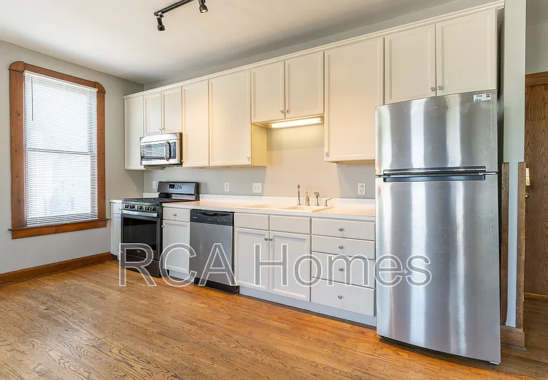 243 E 11th St #3 — Photo 2