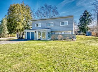 11 Hillbrook Cir, Pittsford, NY 14534