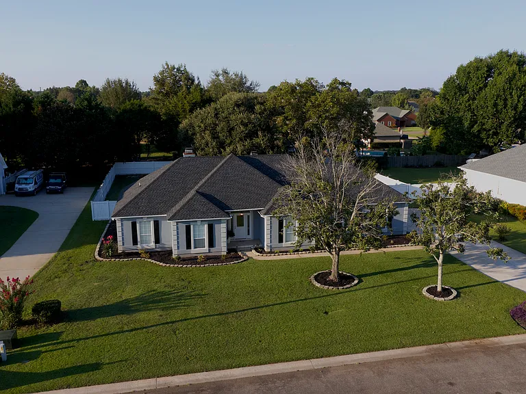 105 Wilkes Ct — Photo 1