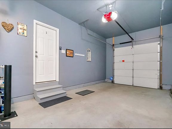 4th image of 106 Ridgeway St