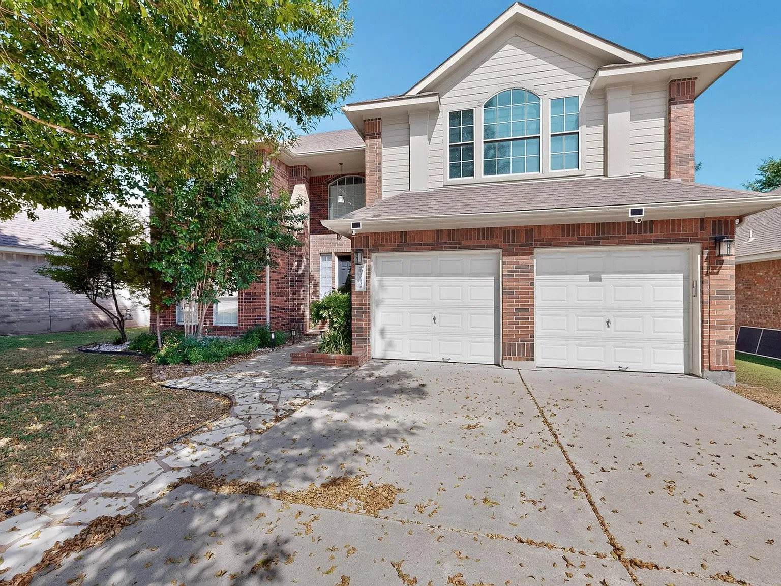 4 bed, 3.0 bath, 2424 sqft, $2,450 — Photo 2