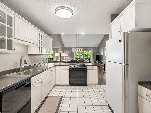 5th image of 175 Avondale Drive #15