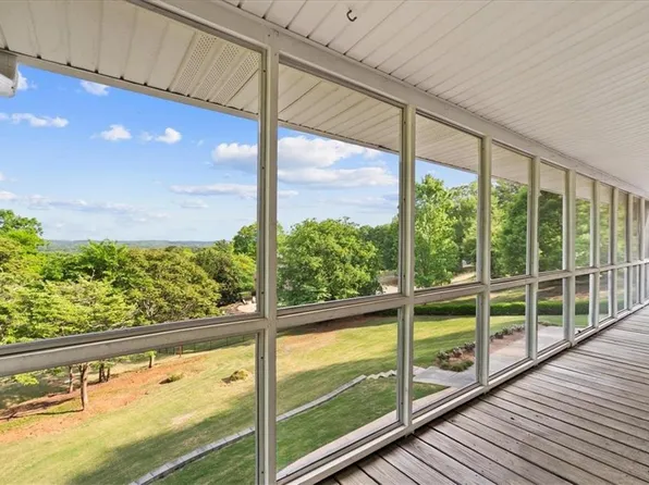 206 Victory Dr, Calhoun, GA 30701