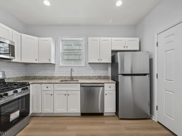 18 Charles St, Bloomfield, NJ 07003
