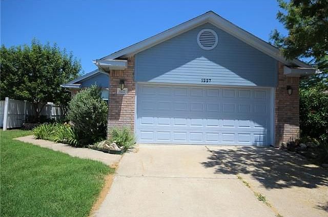 1st image of 1227 Hughmont Dr