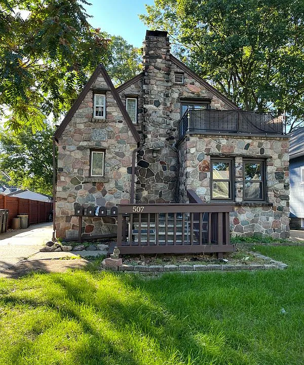 507 Curry Ave #1