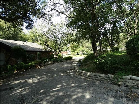 3rd image of 204 Red Oak Creek Dr