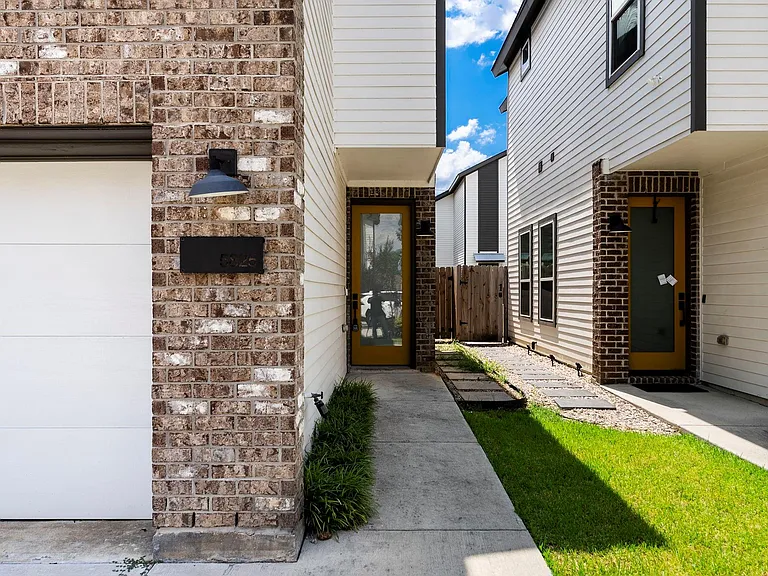 5825 Francis Oak Pl — Photo 3