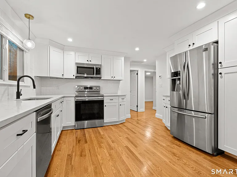 12 Sherwood Rd — Photo 2