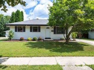 8900 W Daphne St, Milwaukee, WI 53224