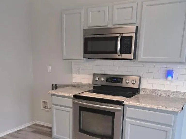 1692 Chesterwood Dr — Photo 2