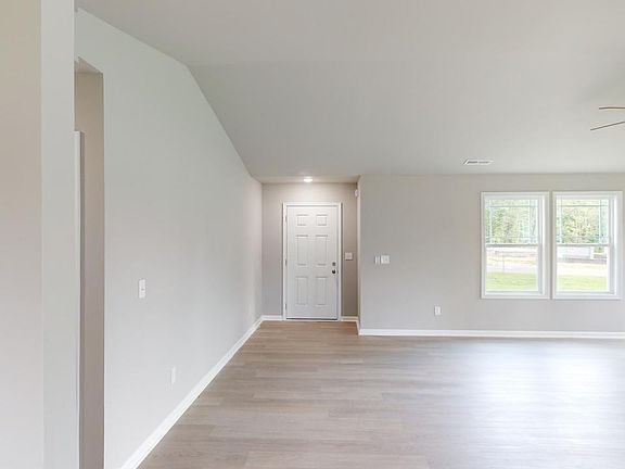 5th image of 301 Grand Oaks Dr